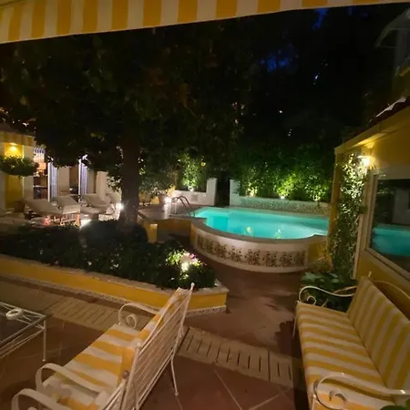 Palazzo Cherubini-pools & Wellness 로사노