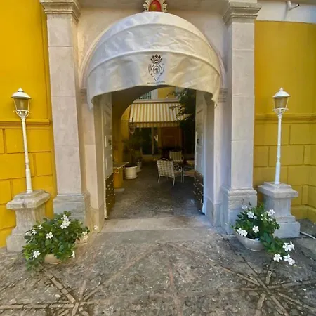 Palazzo Cherubini-pools & Wellness 로사노