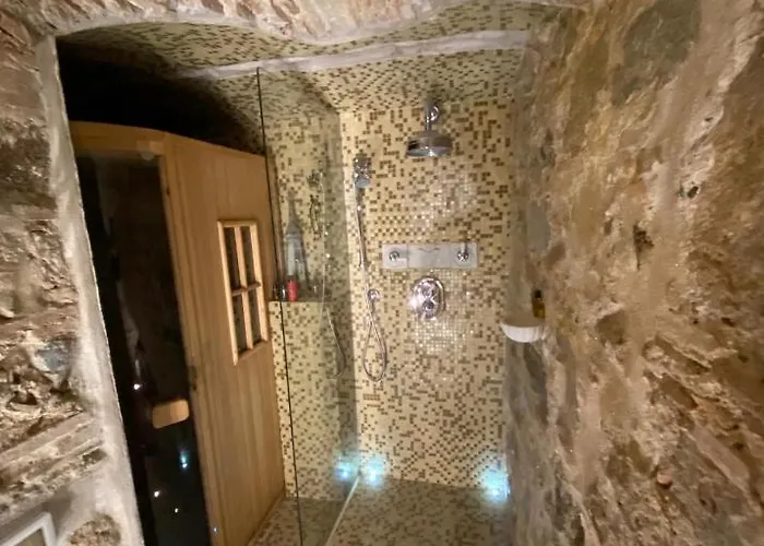 Palazzo Cherubini-pools & Wellness