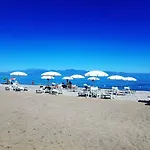 Palazzo Cherubini-pools & Wellness לינה וארוחת בוקר רוסאנו