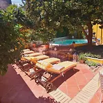 Bed & Breakfast Palazzo Cherubini-pools & Wellness