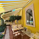 Bed & Breakfast Palazzo Cherubini-pools & Wellness