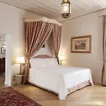 לינה וארוחת בוקר Palazzo Cherubini-pools & Wellness 4*
