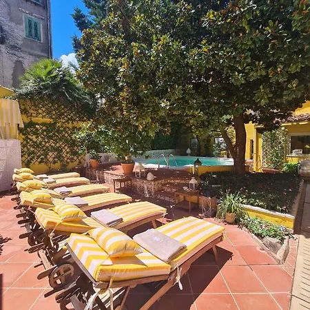Palazzo Cherubini-pools & Wellness 로사노
