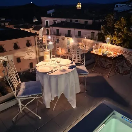 Palazzo Cherubini-pools & Wellness 住宿加早餐酒店