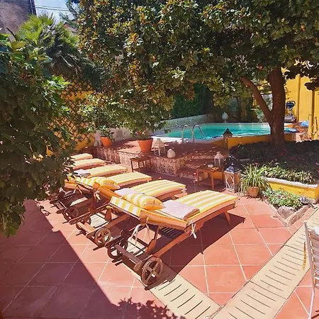 Bed & Breakfast Palazzo Cherubini-pools & Wellness