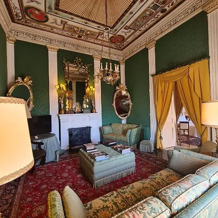 Bed & Breakfast Palazzo Cherubini-pools & Wellness 4*