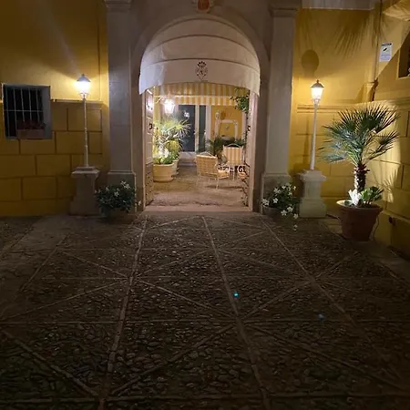 Palazzo Cherubini-pools & Wellness