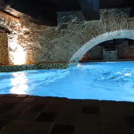 Couette-café Palazzo Cherubini-pools & Wellness