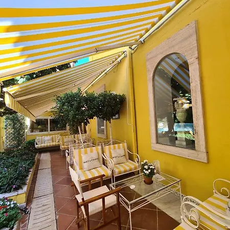 Couette-café Palazzo Cherubini-pools & Wellness