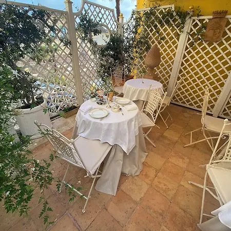 Bed & Breakfast Palazzo Cherubini-pools & Wellness