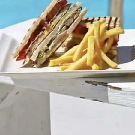 Palazzo Cherubini-pools & Wellness 住宿加早餐酒店 罗萨诺