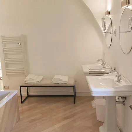 Bed & Breakfast Palazzo Cherubini-pools & Wellness