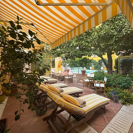 Couette-café Palazzo Cherubini-pools & Wellness