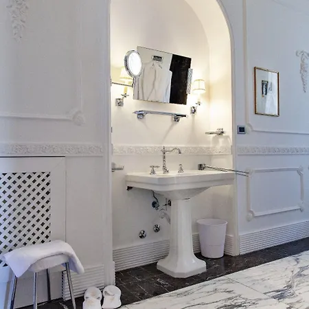 Palazzo Cherubini-pools & Wellness