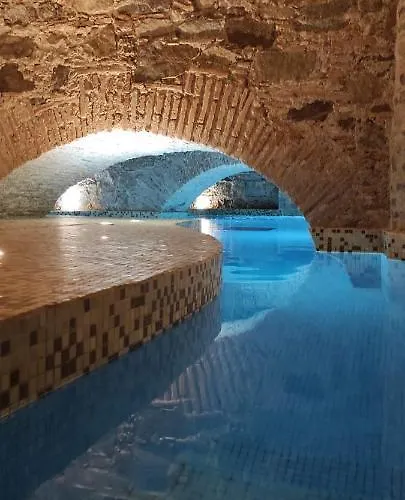 Palazzo Cherubini-pools & Wellness