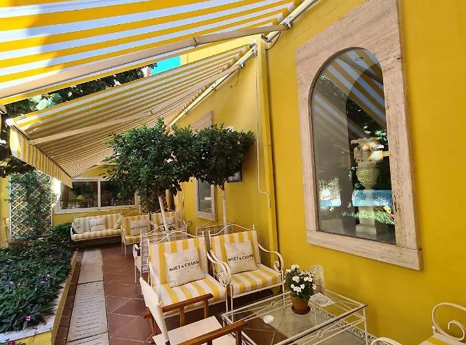 Bed & Breakfast Palazzo Cherubini-pools & Wellness