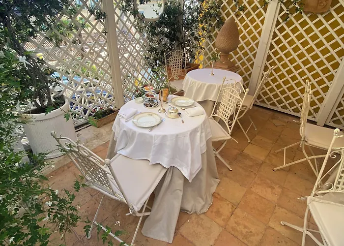Bed & Breakfast Palazzo Cherubini-pools & Wellness